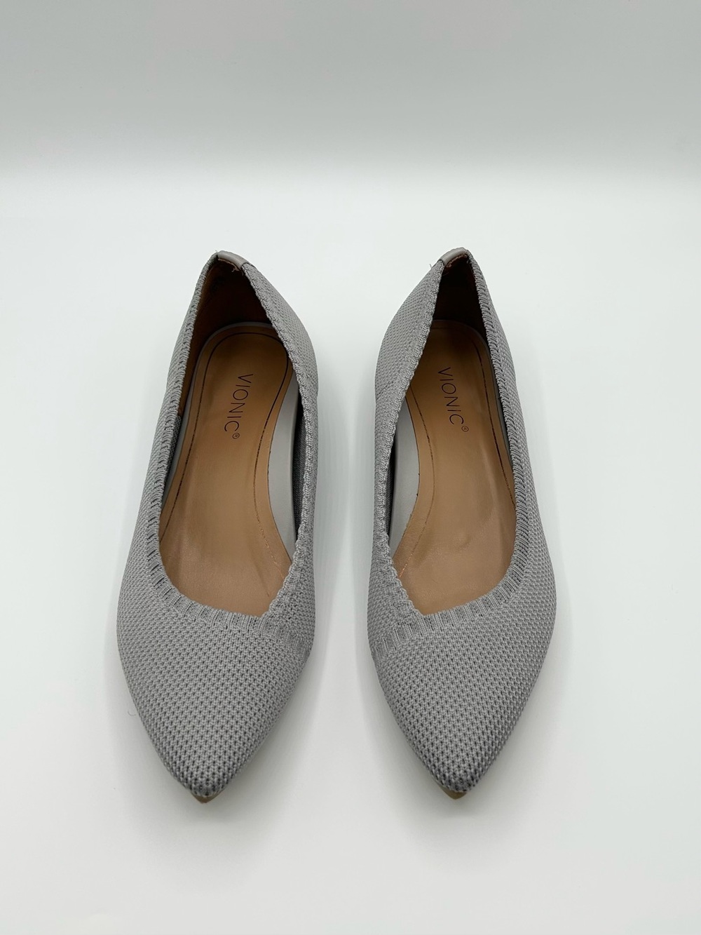 Vionic Grey Pointed Toe Comfort Flats Women’s Size 6 - Picture 2 of 7